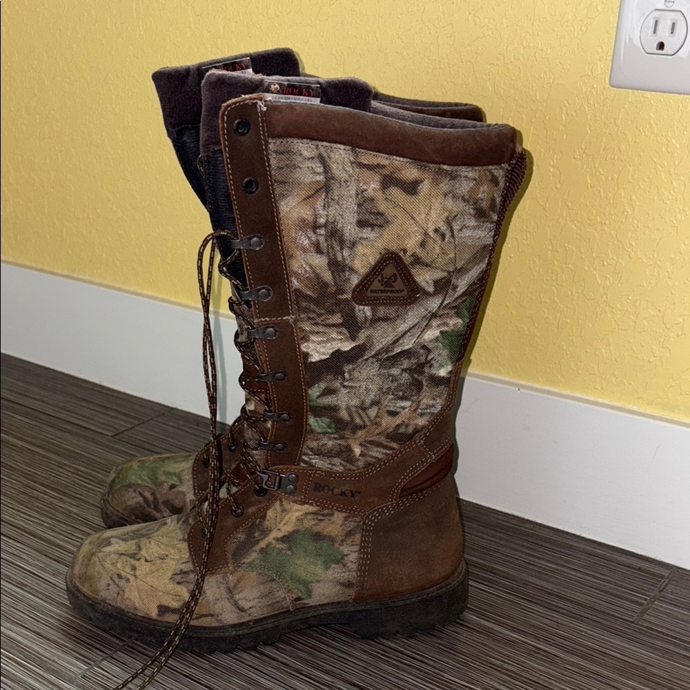 Rocky Woodland Camo Boots with Brown Accents 11 wide